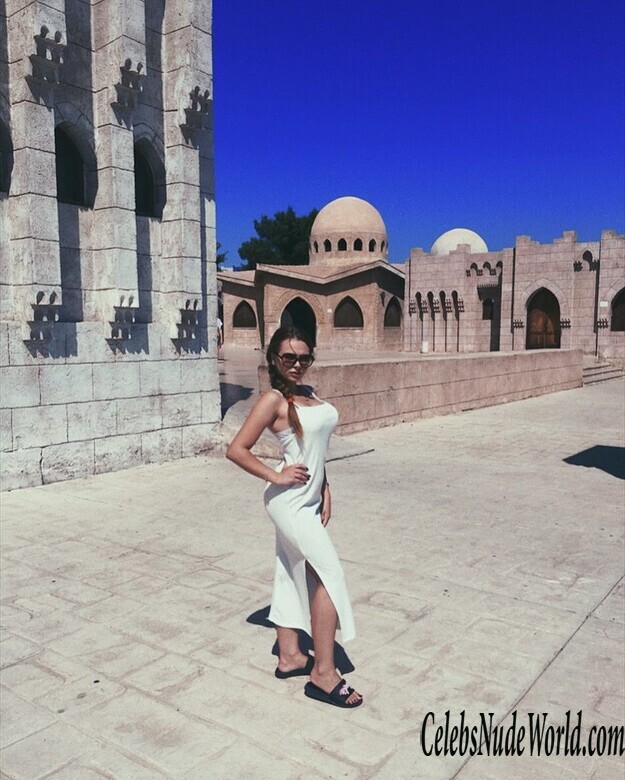 Mikhalina Novakovskaya Topless 139913