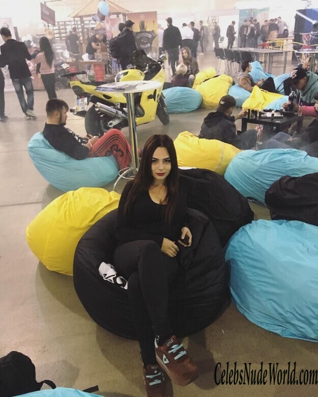 Mikhalina Novakovskaya Topless 139923