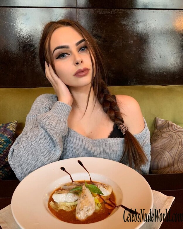 Mikhalina Novakovskaya Topless 139930