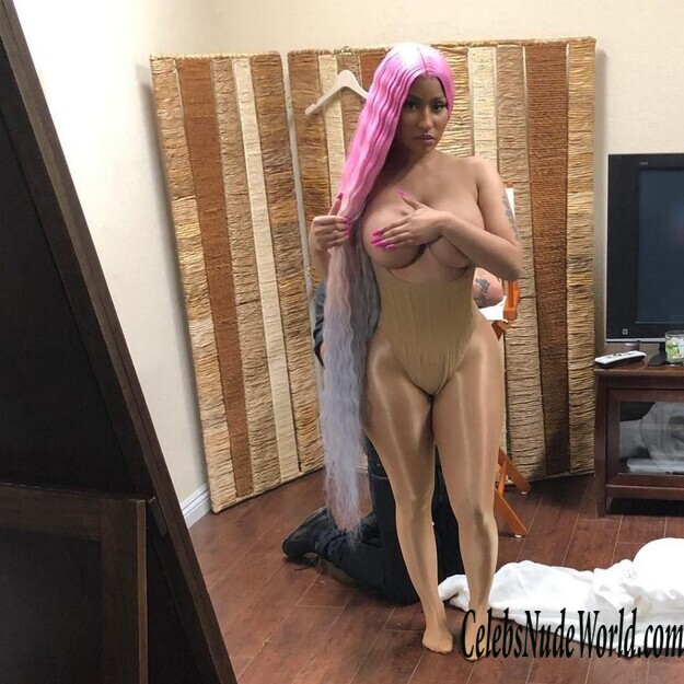 Nicki Minaj Topless 140688
