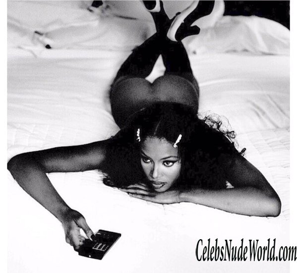 Topless pics of Naomi Campbell 140795