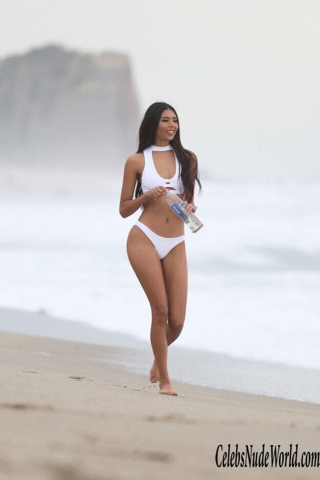 Nicole Esparza Bikini 141128