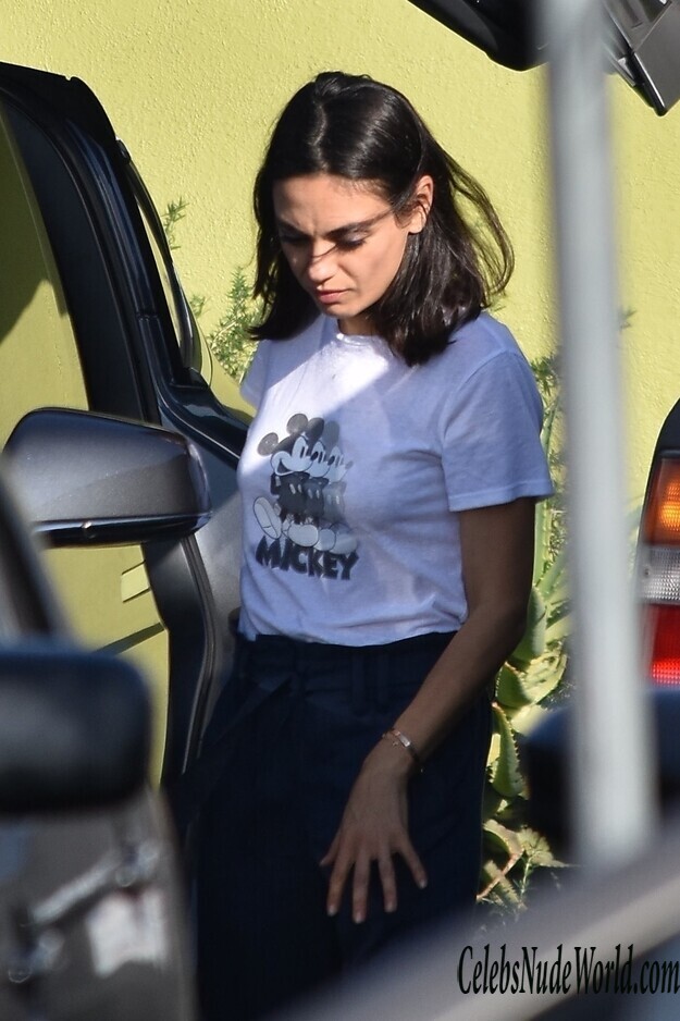 Mila Kunis Hot 141135