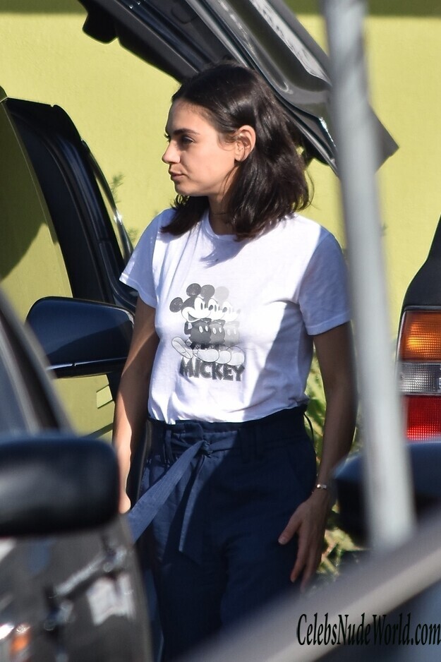 Mila Kunis Hot 141141