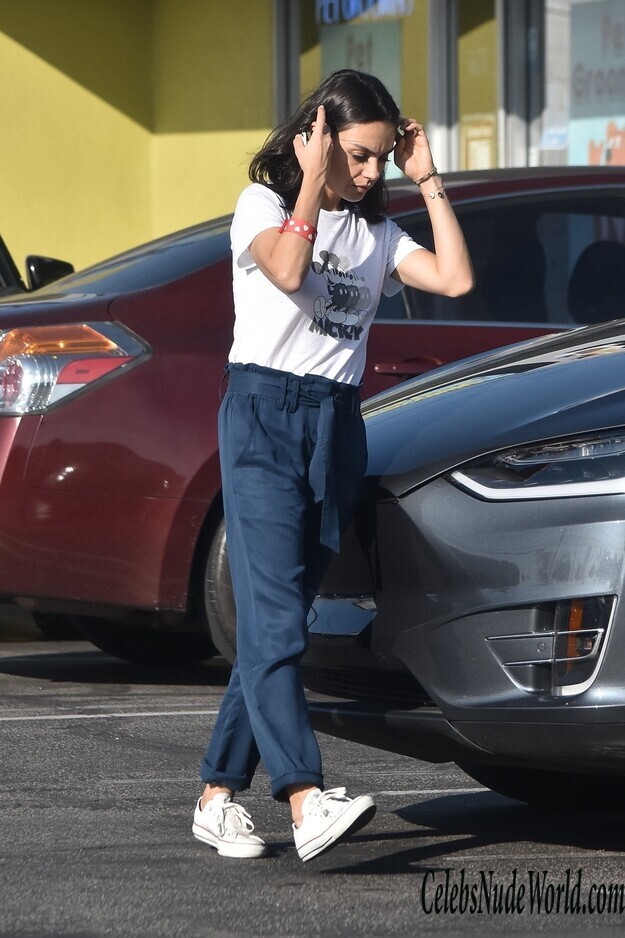 Mila Kunis Hot 141142