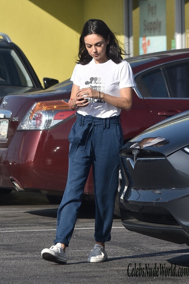 Mila Kunis Hot 141144