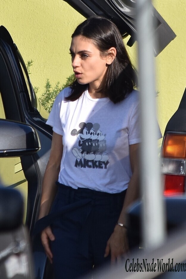 Mila Kunis Hot 141147
