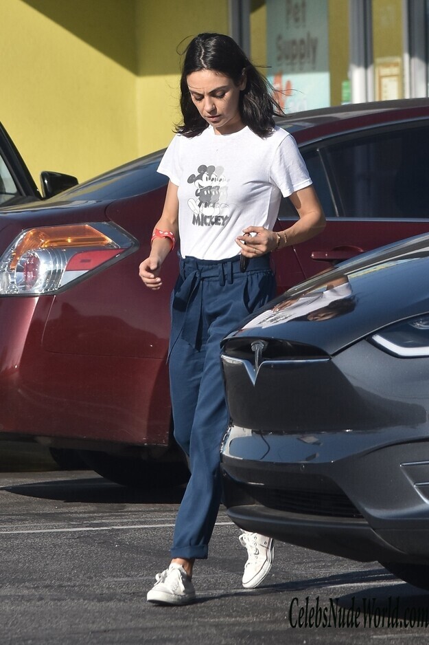 Mila Kunis Hot 141148