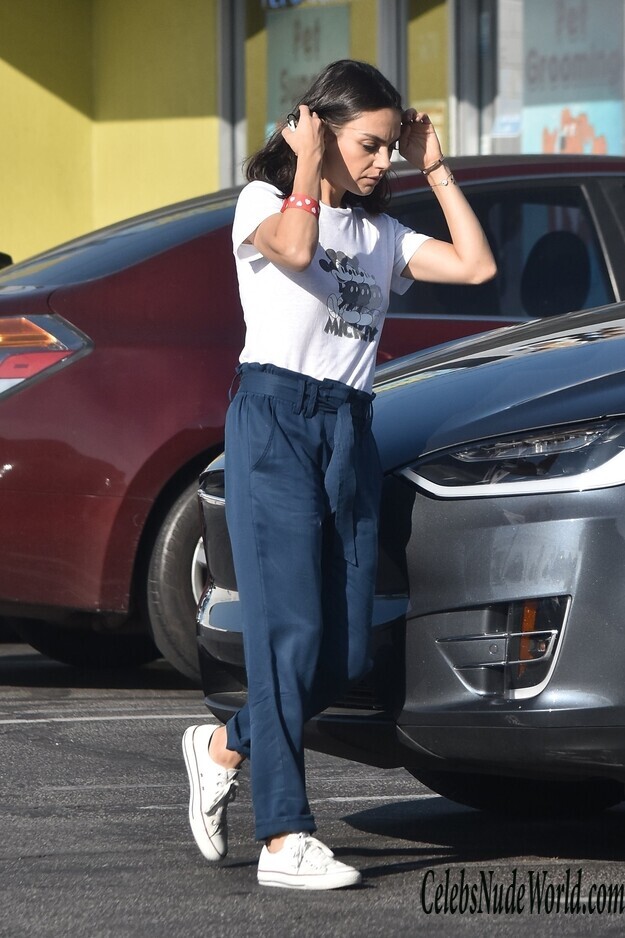 Mila Kunis Hot 141149