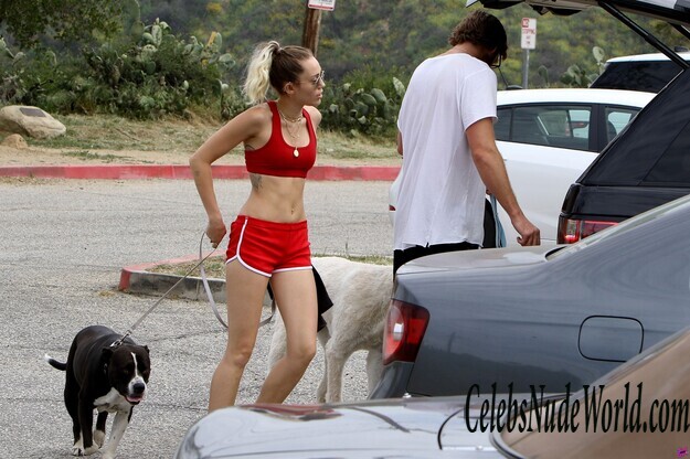 Miley Cyrus Looks Unsurprisingly Sexy 141305