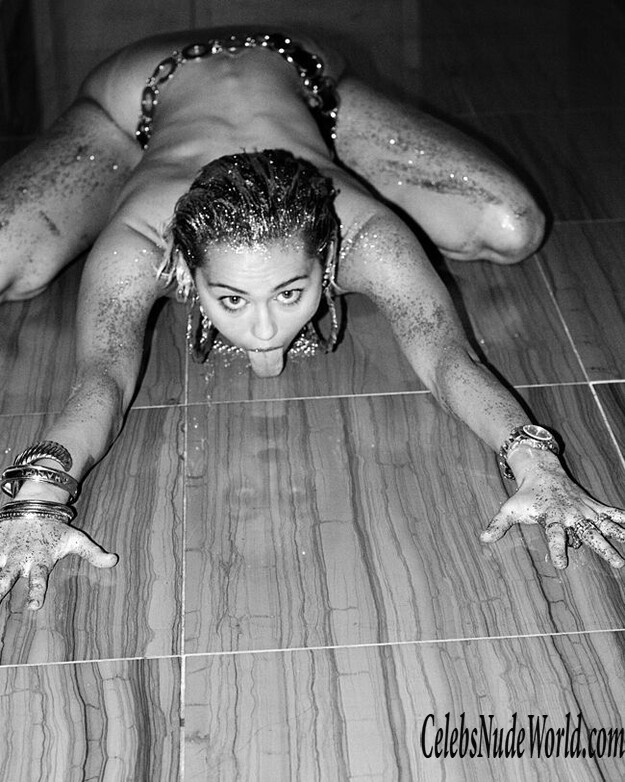 Sexy pic of Miley Cyrus 141492