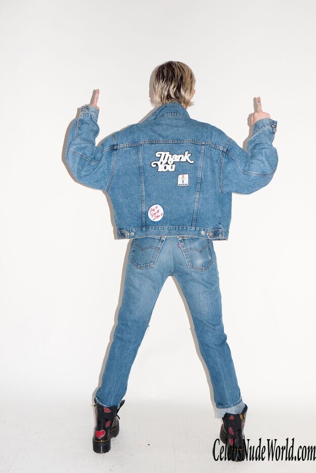 Miley Cyrus nude photoshoot 142105