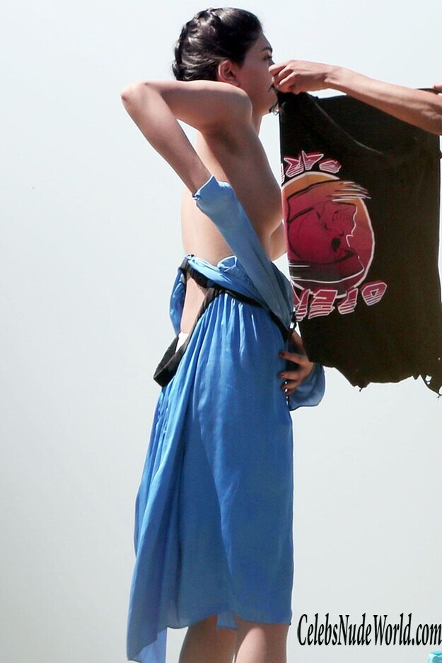 Neelam Gill Topless Photos 142243