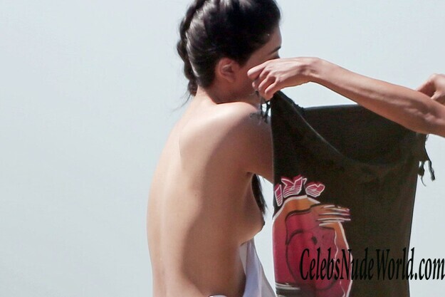 Neelam Gill Topless Photos 142245