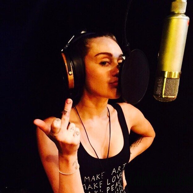 Naked photo of Miley Cyrus 142763