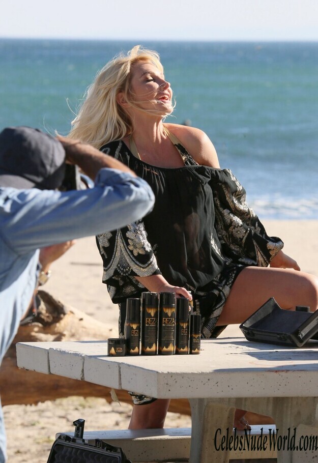 Nikki Lund Bikini 143074