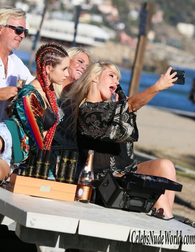 Nikki Lund Bikini 143084