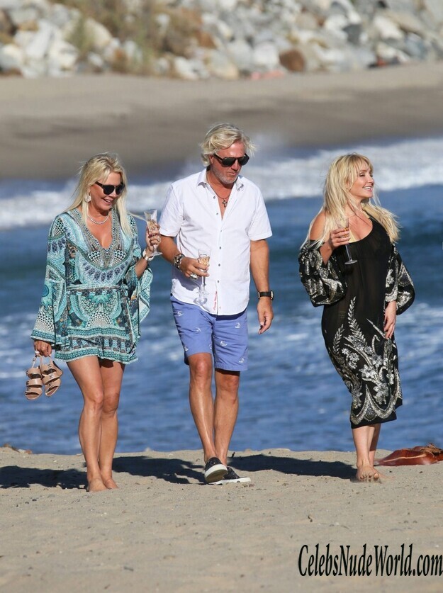 Nikki Lund Bikini 143085