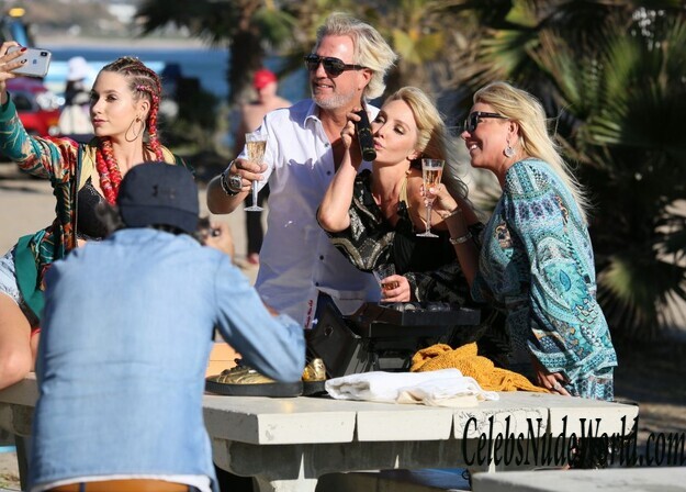 Nikki Lund Bikini 143090