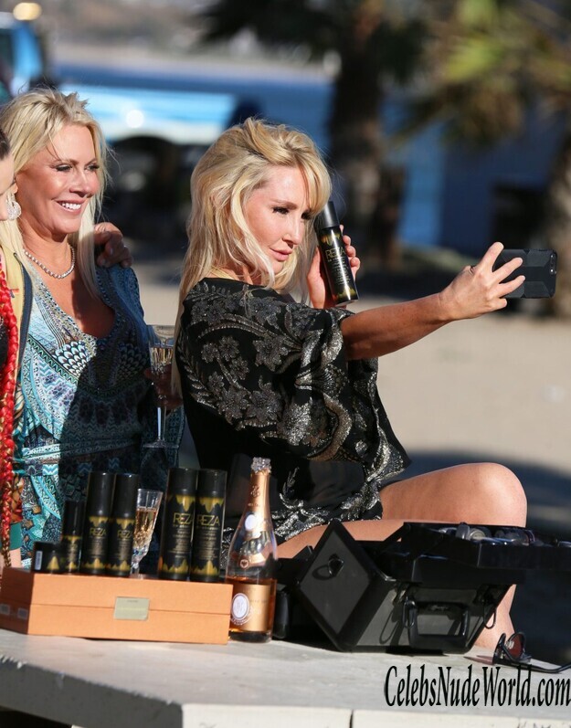 Nikki Lund Bikini 143097