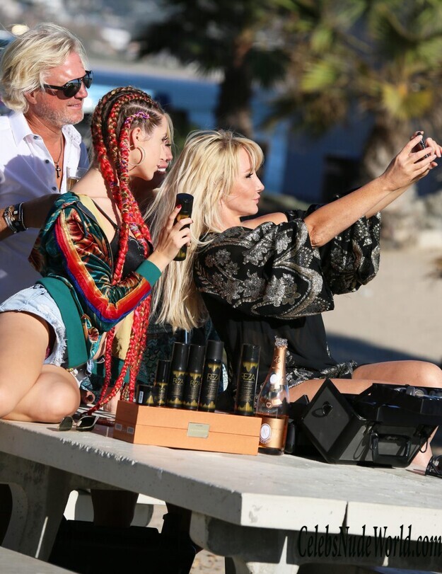 Nikki Lund Bikini 143118