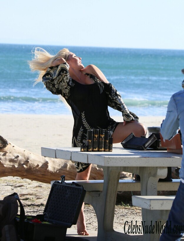 Nikki Lund Bikini 143139