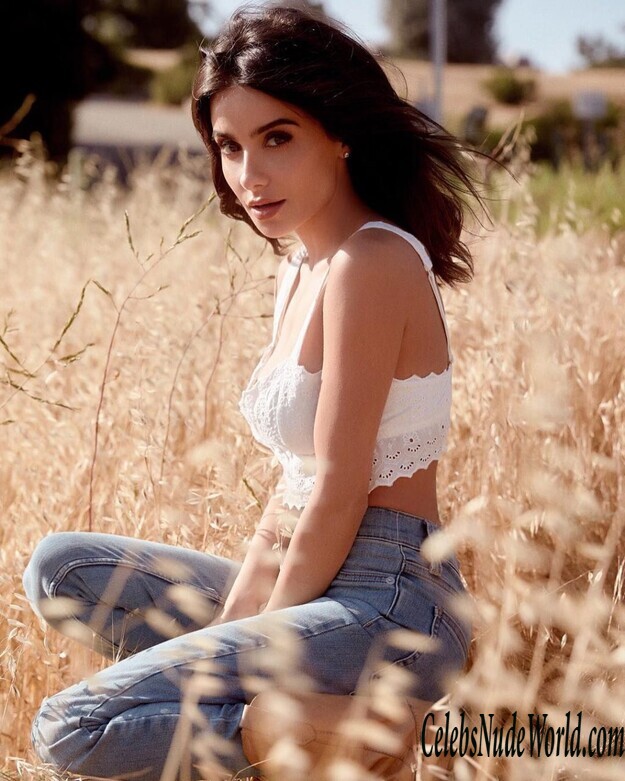 Mikaela Hoover Hot 143400