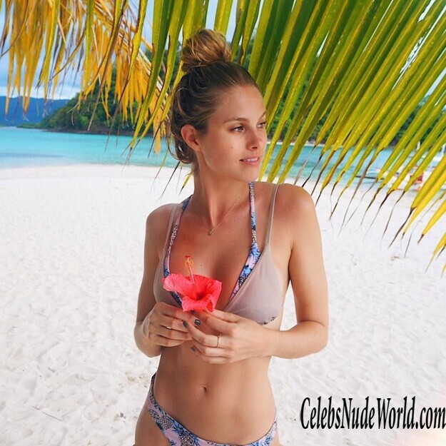 Natalie Roser Nude 143656