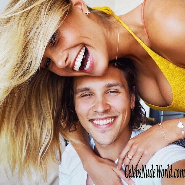 Natalie Roser Nude 143676