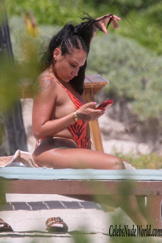 Nia Guzman Hot 143738