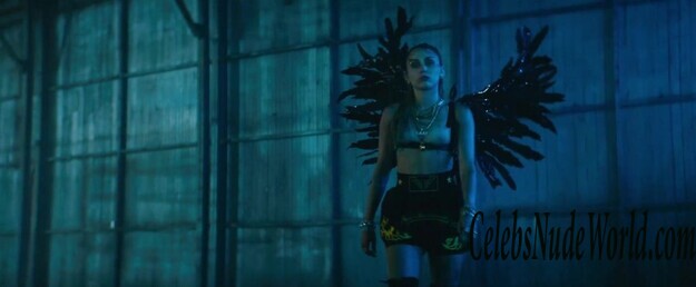 Miley Cyrus Pokies 143776