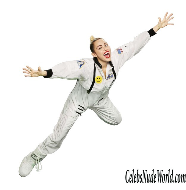 Sexy pics of Miley Cyrus 143830