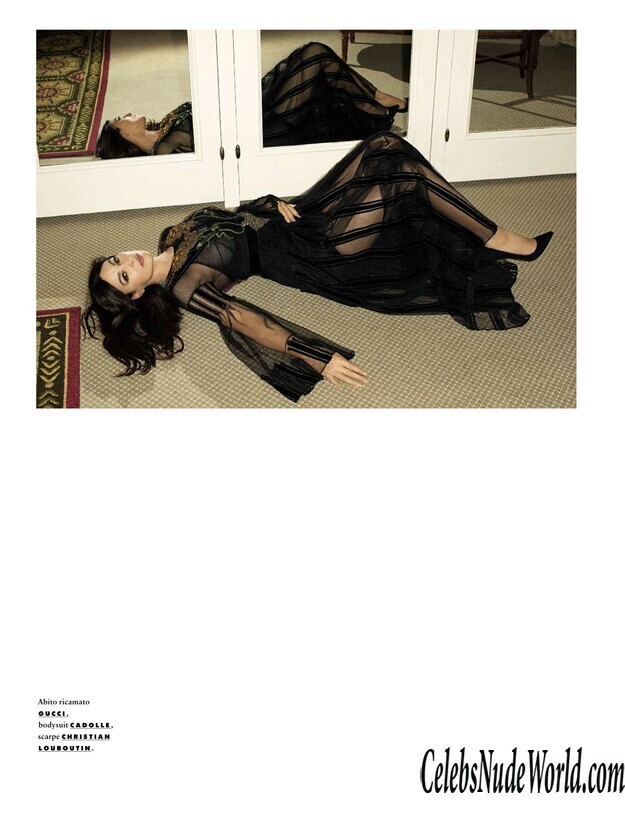 Monica Bellucci Sexy Photos 143885