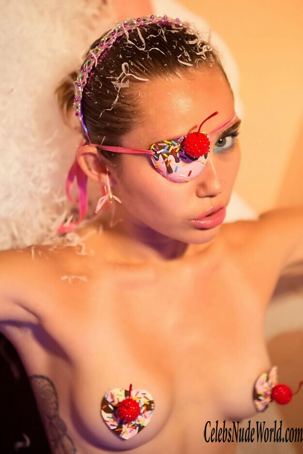Miley Cyrus Nude 144575