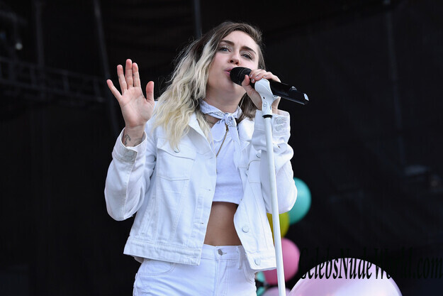 Miley Cyrus Has Legs For Days 144740