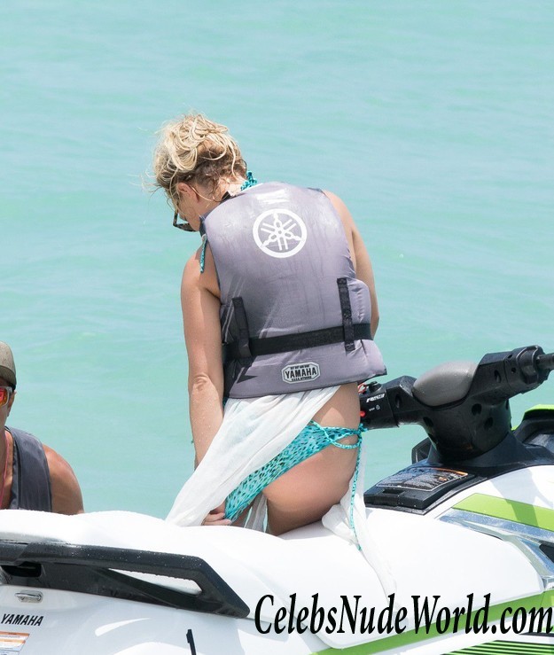 Britney Spears Suffered A Wardrobe Malfunction In Miami 14482