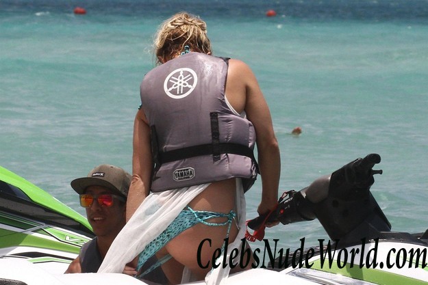 Britney Spears Suffered A Wardrobe Malfunction In Miami 14483