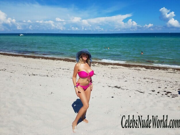 Nadeea Volianova Bikini 145346