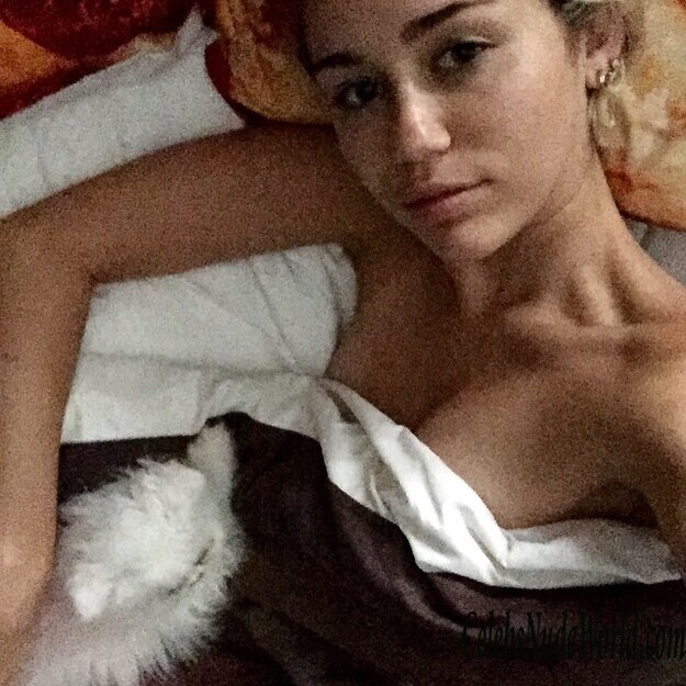 Miley Cyrus hot selfie 145655