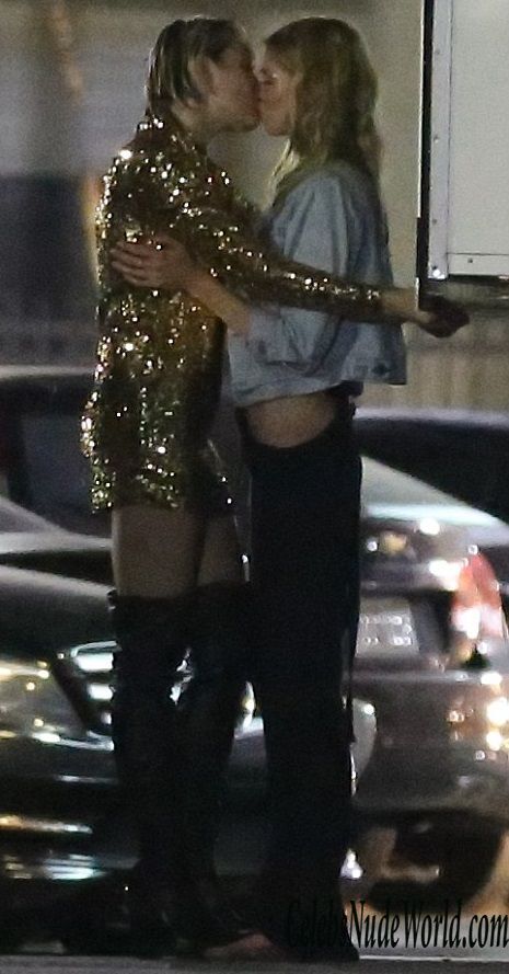 Miley Cyrus is a lesbian? 145822