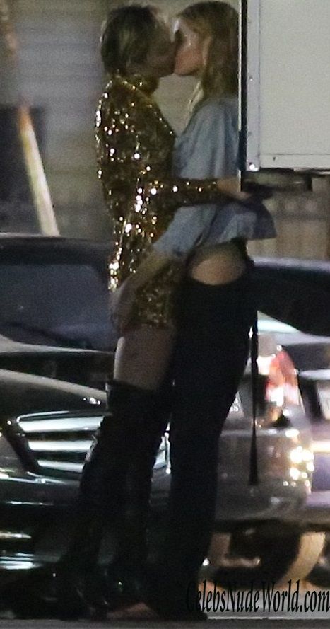 Miley Cyrus is a lesbian? 145823