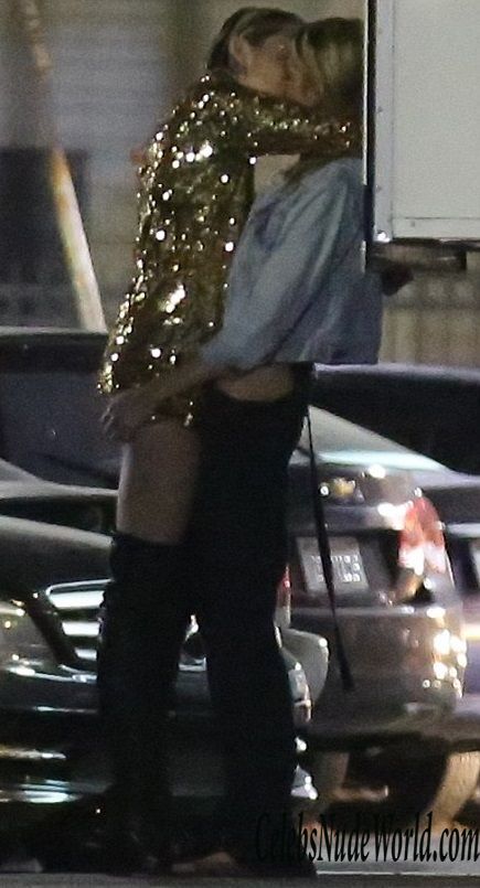 Miley Cyrus is a lesbian? 145827