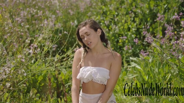 Miley Cyrus Is A Grade A Cock Tease 146253