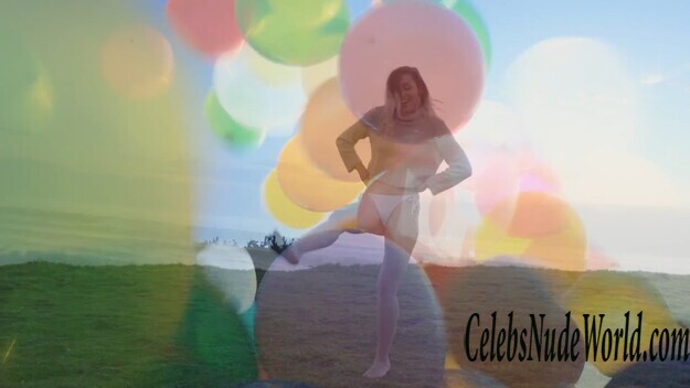 Miley Cyrus Is A Grade A Cock Tease 146261