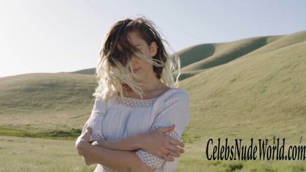 Miley Cyrus Is A Grade A Cock Tease 146262