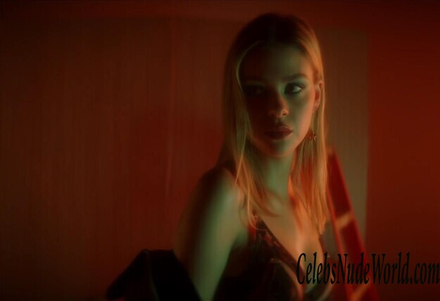 Nicola Peltz Sexy 146336