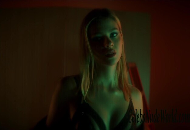 Nicola Peltz Sexy 146340