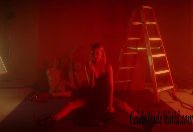 Nicola Peltz Sexy 146351