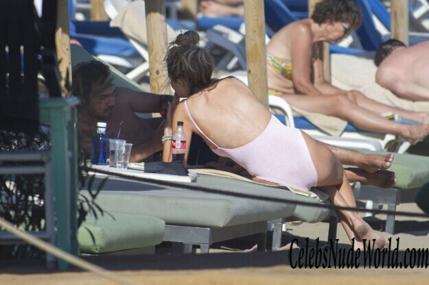 Olivia Attwood Hot 147158