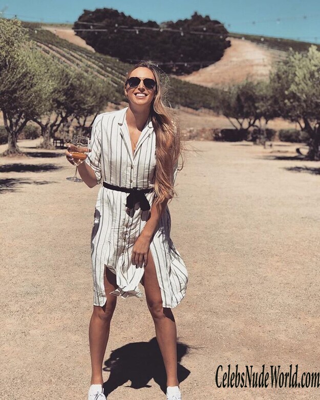 Naomi Broady Bikini 147352